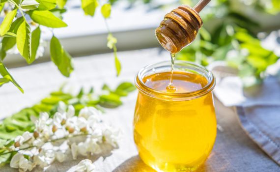 הסוד המתוק נחשף: מדוע דבש נשמר לנצח?