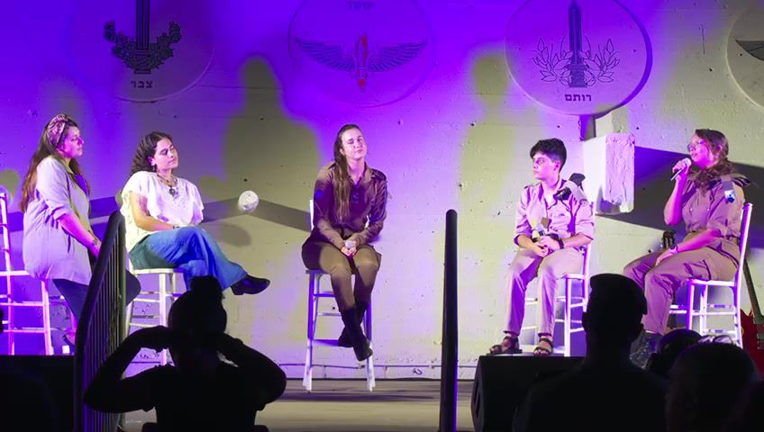 לא תפסיקו לבכות: 5 אחיות שכולות שרות לזכר אחיהן