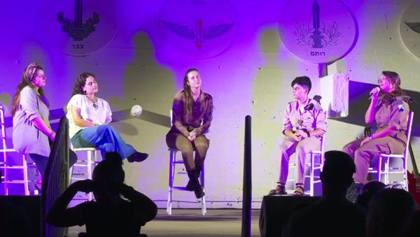 לא תפסיקו לבכות: 5 אחיות שכולות שרות לזכר אחיהן