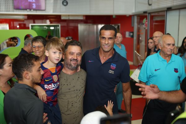 שחקני ברצלונה הגשימו לילדים החולים את החלום