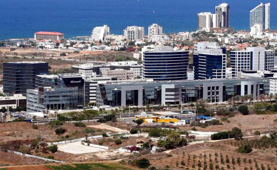 ועד העובדים העניק ספר קידוש, מנכ"ל העירייה נזף