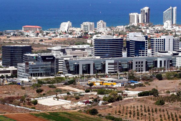 ועד העובדים העניק ספר קידוש, מנכ"ל העירייה נזף