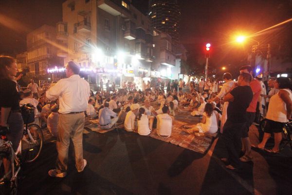 הפרדה מגדרית? מצד אחד מאיר מצד שני דיזינגוף