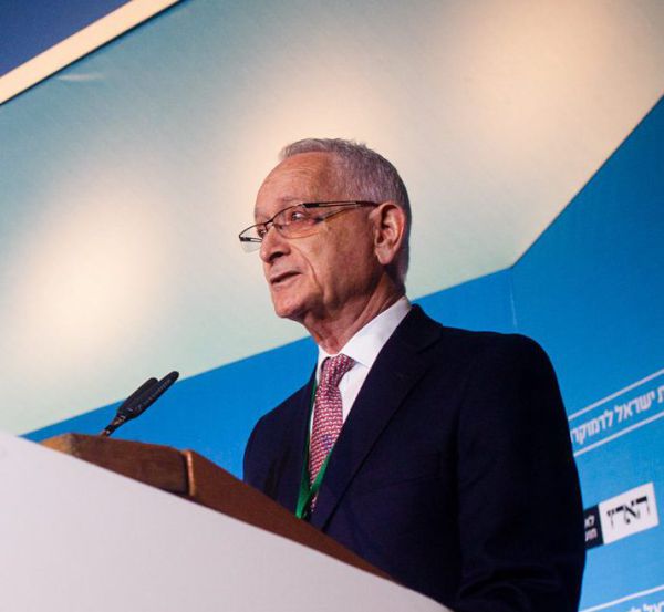 איש השנה בתקשורת: עמוס שוקן שלימד לא להתנצל