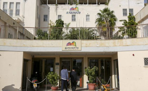 בבני ברק מכחישים: לא אישרנו עבודות בשבת