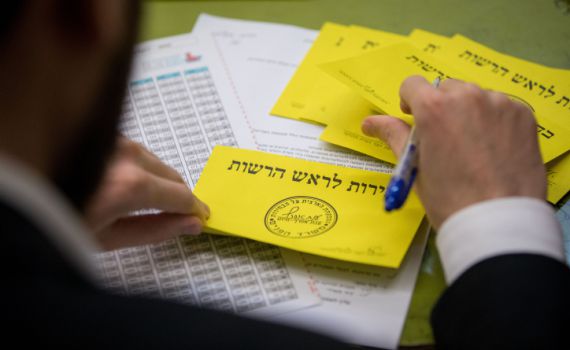 הממשלה שוקלת לבטל את הבחירות ב-12 ערים