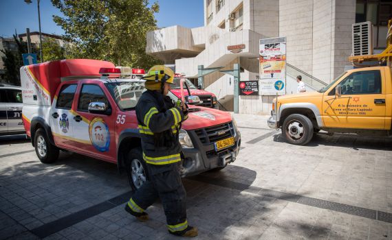 חומר כימי התגלה בדירה ברמת גן: דייר אחד חולץ מהמקום