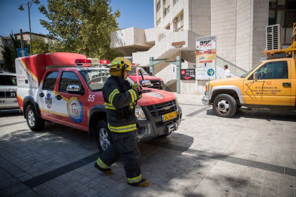 חומר כימי התגלה בדירה ברמת גן: דייר אחד חולץ מהמקום