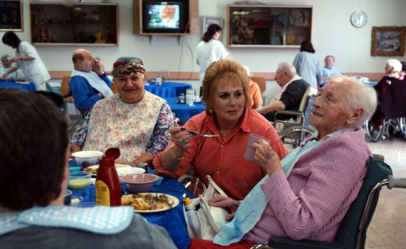 לפני החגים: משרד הרווחה בפניה לאזרחים הוותיקים