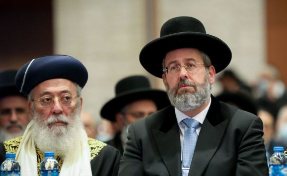 הרב לאו מגיב: 'הניסיון להלך אימים לא ירפה את ידינו'