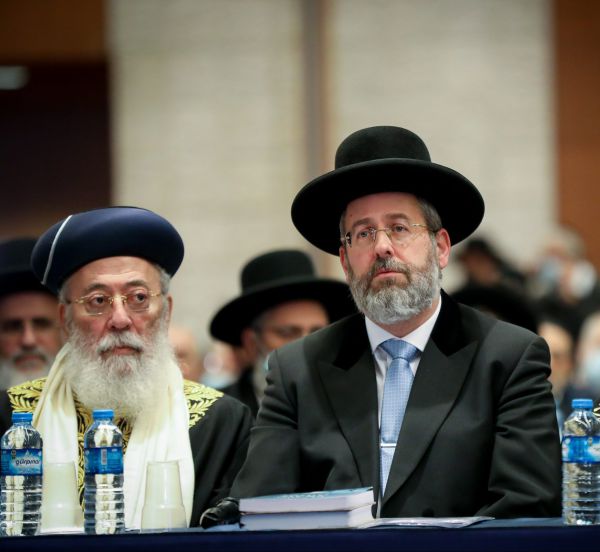 הרב לאו מגיב: 'הניסיון להלך אימים לא ירפה את ידינו'