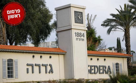 המועמד הסרוג הבטיח לסייע לקהילה הדתית וחטף נאצות