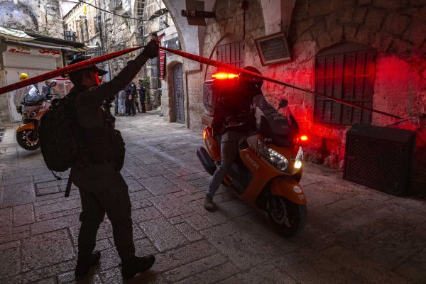 פיגוע דקירה בעיר העתיקה: השוטרים לכדו את המחבלת
