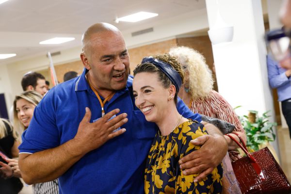 מנחם בגין וזאב ז'בוטינסקי מתהפכים בקברם