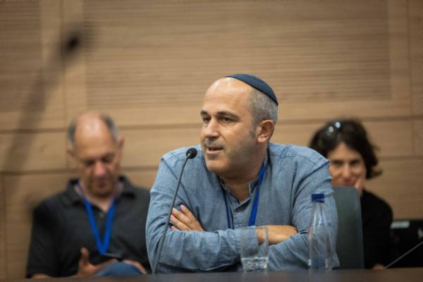 הרשימה של אריה קינג: נכד של הרב שטרנברג ואשת הסברה בינ"ל