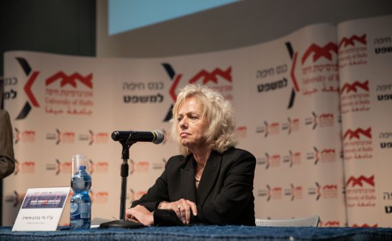 פוקס תוקף את היועמ"שית: מנסה להחליף את הממשלה