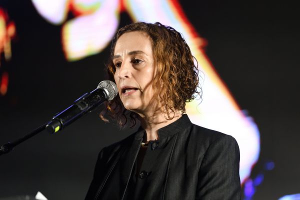 הצביעות של מובילת המחאה עינת גז