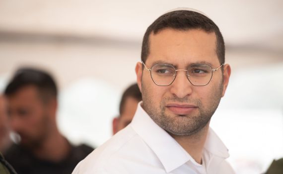 מפגין היכה שוטר בהפגנה מול השר וסרלאוף