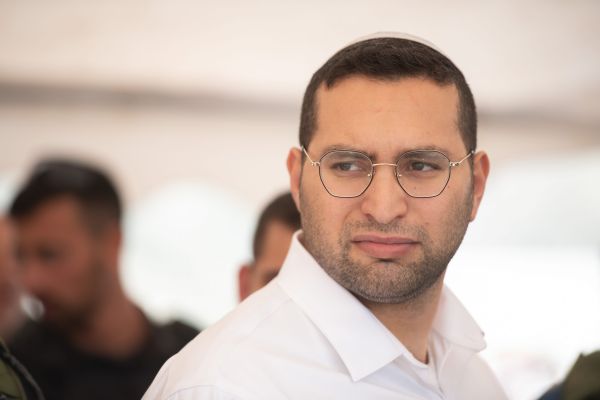 מפגין היכה שוטר בהפגנה מול השר וסרלאוף