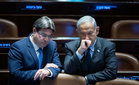 אקוניס דורש דיון בממשלה: "עם כל הכבוד לקבינט"