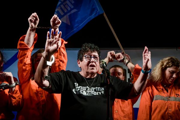 בעקבות אכיפה בררנית, שפי פז מסרבת להתייצב לדיונים