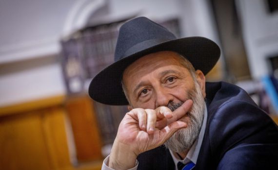 רגע לפני החגים: בג"צ עוצר את המיזם של אריה דרעי