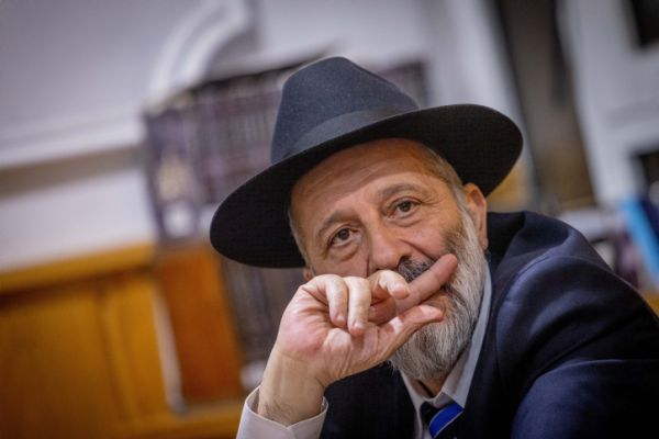 רגע לפני החגים: בג"צ עוצר את המיזם של אריה דרעי