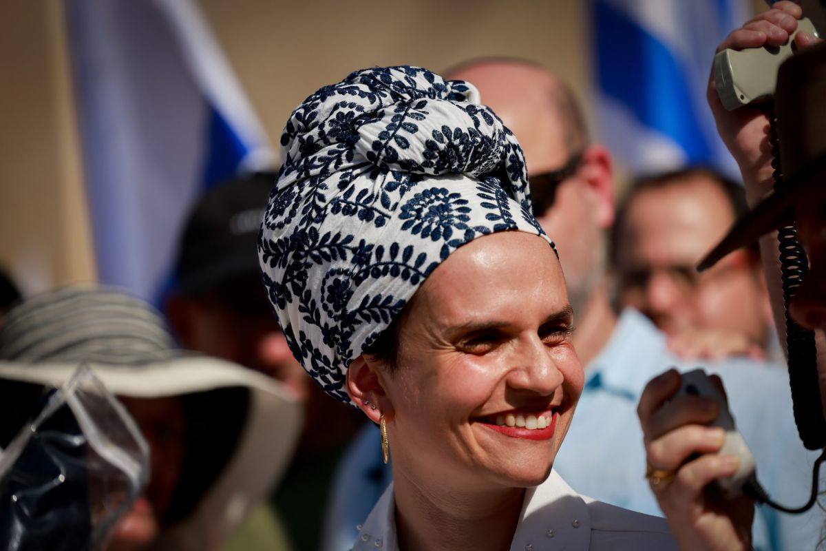 אשת התקשורת נפגשה עם האלוף – בתה הפגינה נגד הפגישה