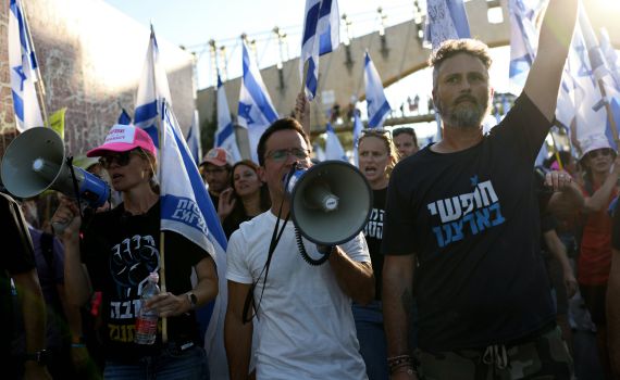 ראשי המחאה נגד גנץ: "תסתום את הפה, טיפש"