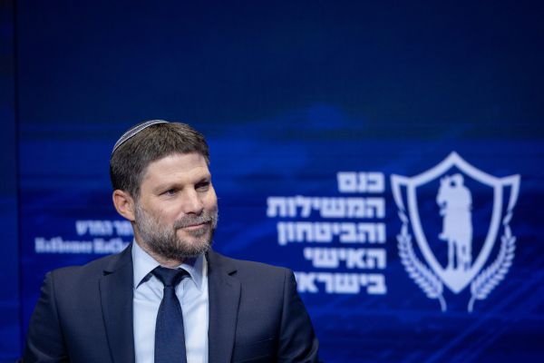 סמוטריץ נגד ראש המל"ל: "לא יודע את מי הוא מייצג"