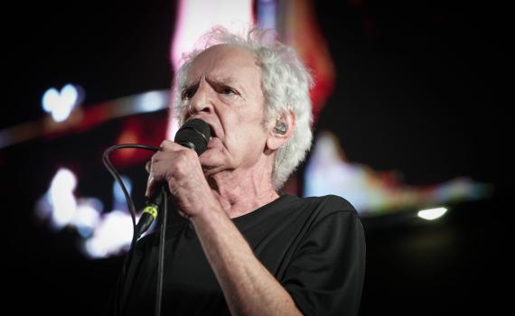 עשרה דברים שלא ידעתם: שלום חנוך חוגג 78 שנים