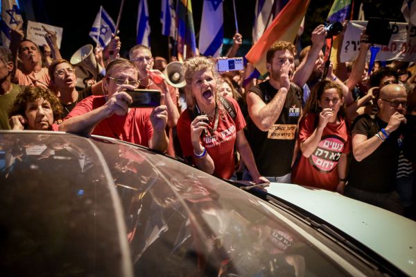 מתקפת השנאה: מקיפים וצועקים "פאשיסט, תתאבד"