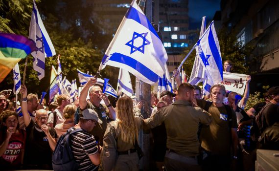 תל אביב נחטפה על ידי המון מוסת שמשליט בה טרור מחשבתי