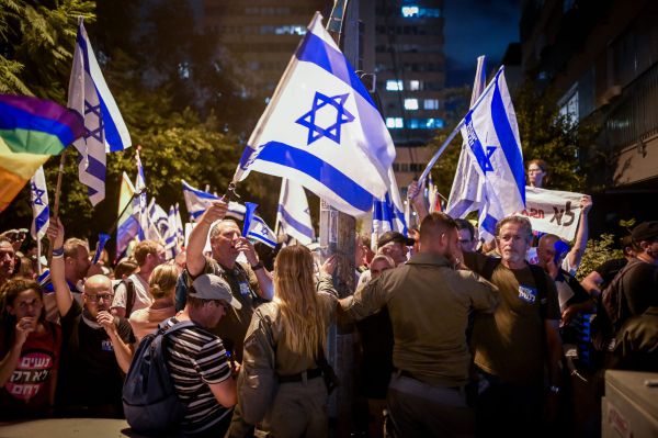 תל אביב נחטפה על ידי המון מוסת שמשליט בה טרור מחשבתי