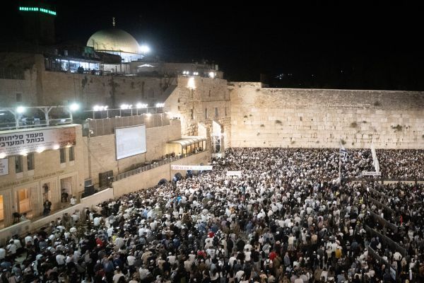 בעקבות ההנחיות: אירועי הסליחות בכותל יתקיימו בזום