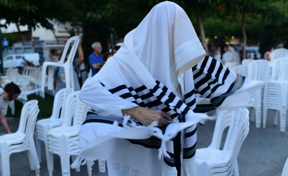 בקפלן מותר, לתפילה אסור: 'ראש יהודי' עתרו נגד עיריית ת"א