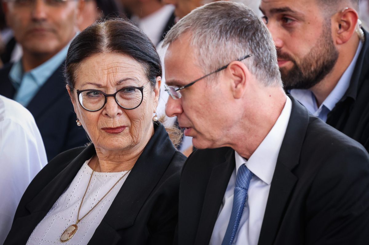 אחרי הפרישה: יריב לוין בירך את אסתר חיות