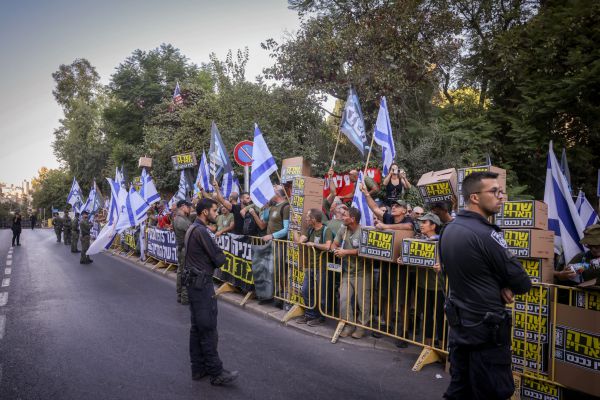 בניגוד לשמועות: אחים לנשק לא יקבלו את אות הנשיא
