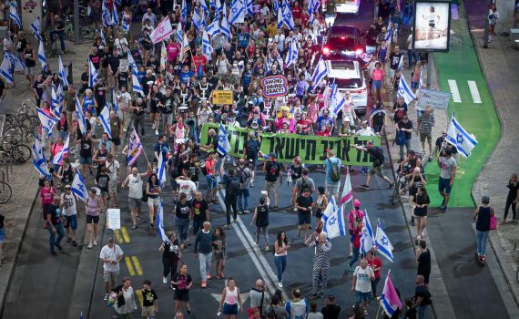 לאחר שהמפגינים בנו סוכה בכביש. איילון נפתח לתנועה