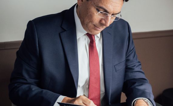 הח"כ מהליכוד הוציא ספר חדש: "בגוב האריות"