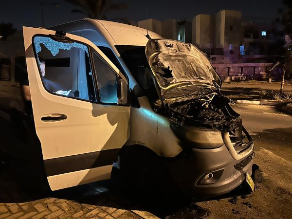 העימותים בבתי הכלא: רכבי שב"ס הוצתו בבאר שבע