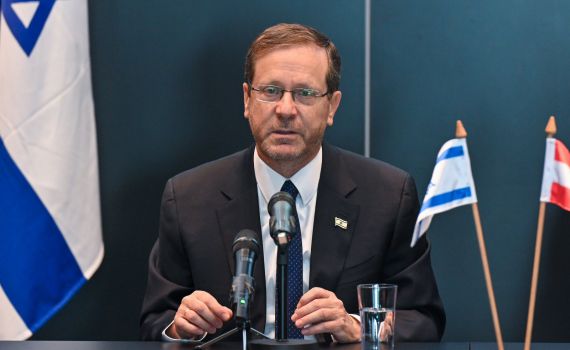 הרצוג: "המציאות מחייבת להגיע להסכמות"