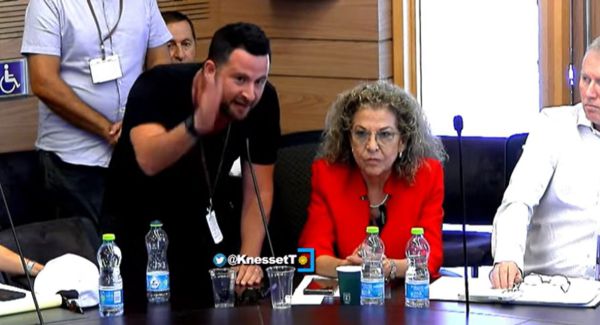 גיא הוכמן בכנסת: 'נגמרו לאמא שלי החיים'. צפו