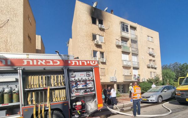 שריפה בבניין מגורים בערד, פצוע אנוש פונה לביה"ח