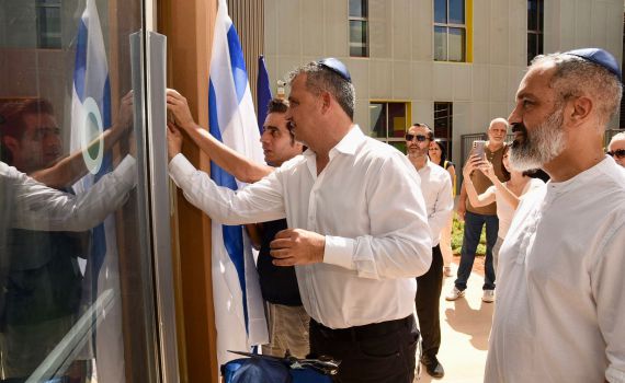 מתחבר למקורות: אביב גפן בצעד מרגש לזכר אביו