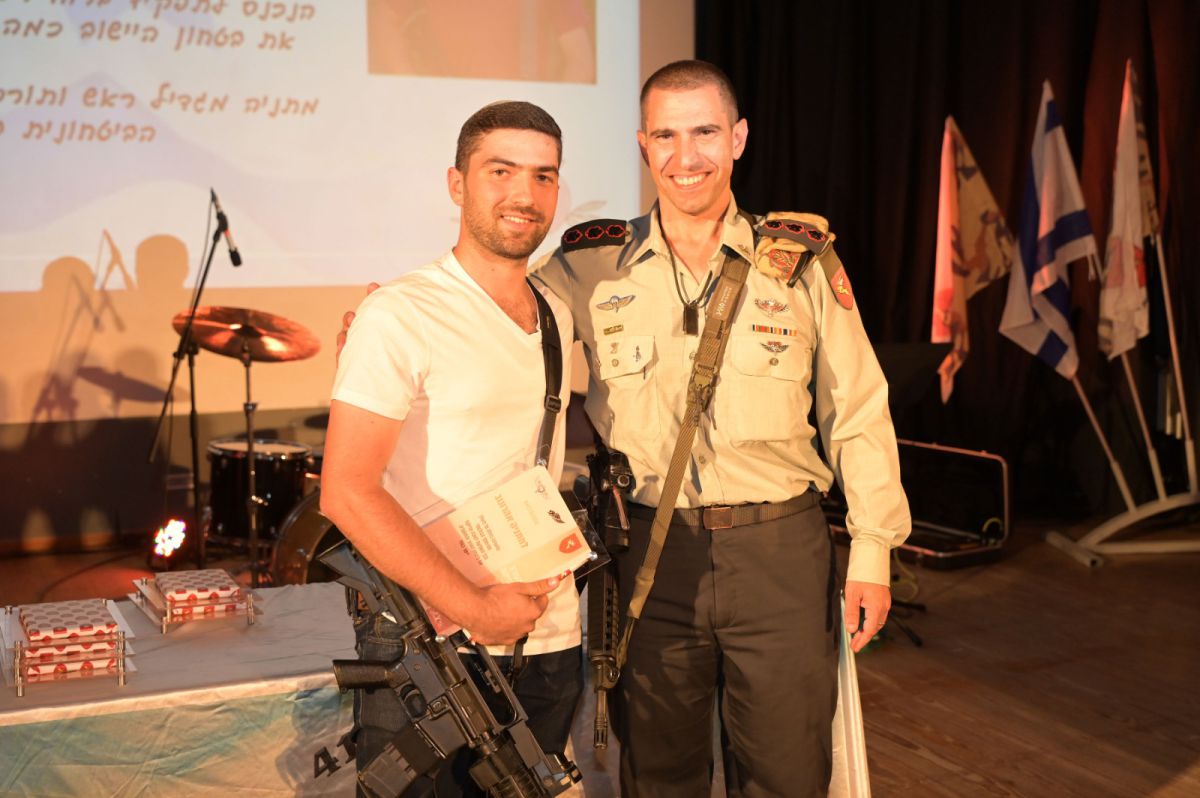 בוגרי ישיבת ההסדר קיבלו אות רבש"צ מצטיין חטיבתי