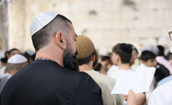 רבבות במעמד הסליחות האחרון לשנת תשפ"ג. צפו