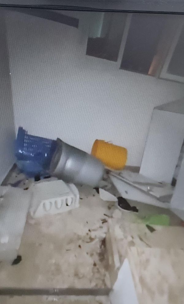 חשד: השליך בלוקים ובלון גז פתוח על שוטרים