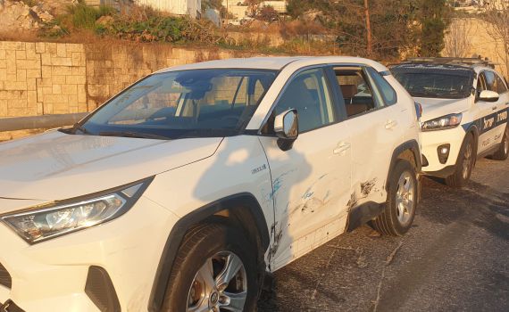 תיעוד: המשטרה במרדף אחרי גנב רכב פלסטיני