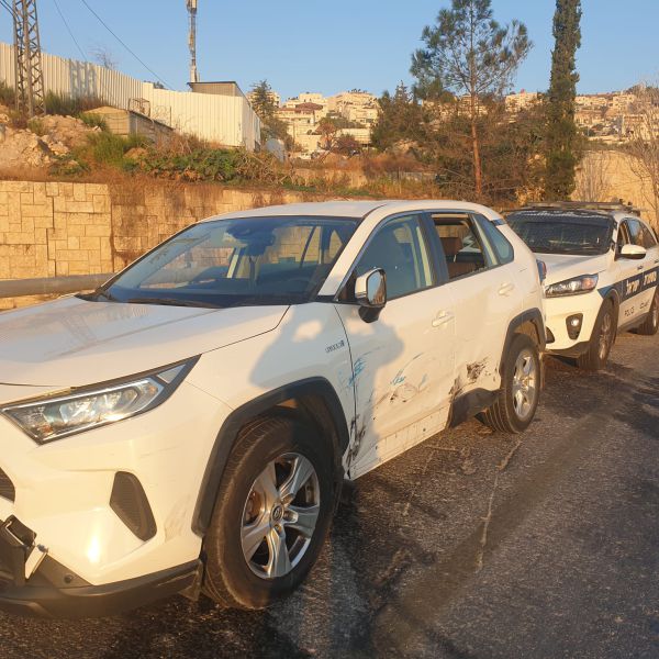 תיעוד: המשטרה במרדף אחרי גנב רכב פלסטיני